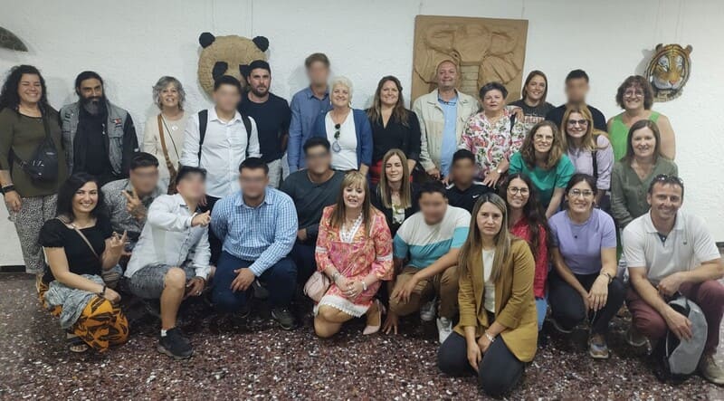 Jóvenes, autoridades, educadores en la muestra