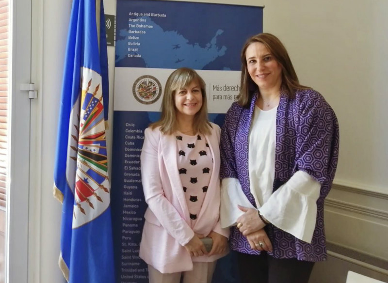 Foto de la presidente Gabriela Fulco con la Dra. Soledad García Muñoz